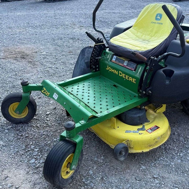 JOHN DEERE Z225