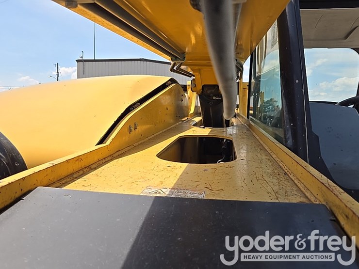 2016-caterpillar-tl943d-image-33