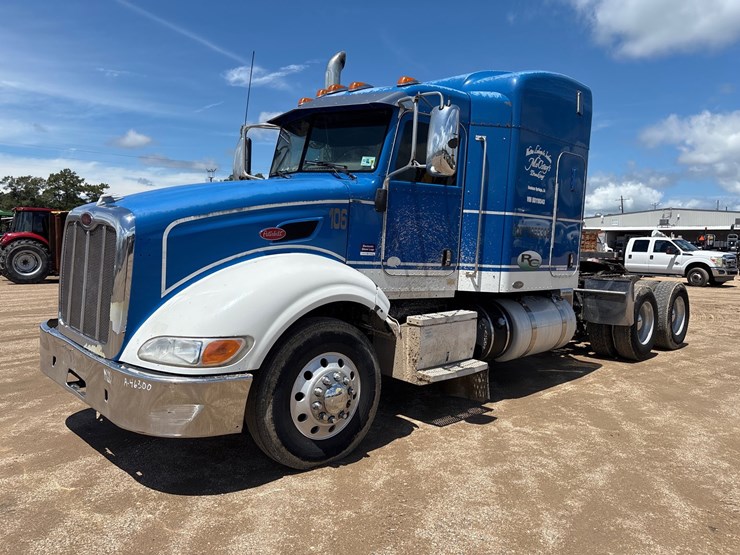 2010-peterbilt-386-image-1