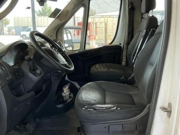 2019-dodge-3500-image-23