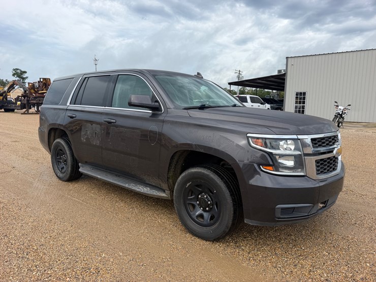 2016-chevrolet-tahoe-image-2