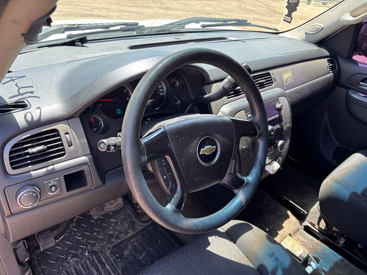 2011-chevrolet-tahoe-image-7