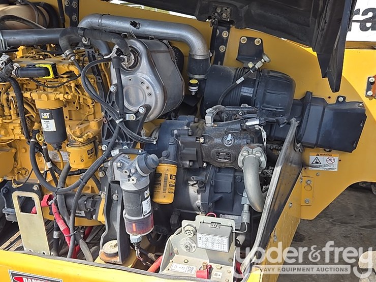 2016-caterpillar-tl943d-image-28