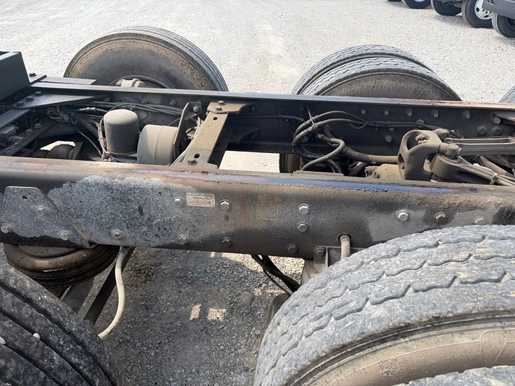 2019-kenworth-t800-image-33