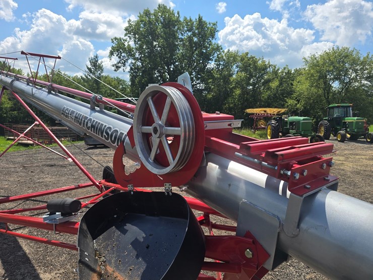 #686-•-2023-hutchinson-wrx-10-61-auger-image-10