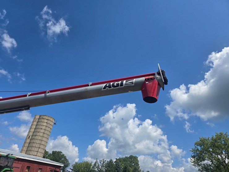 #686-•-2023-hutchinson-wrx-10-61-auger-image-4