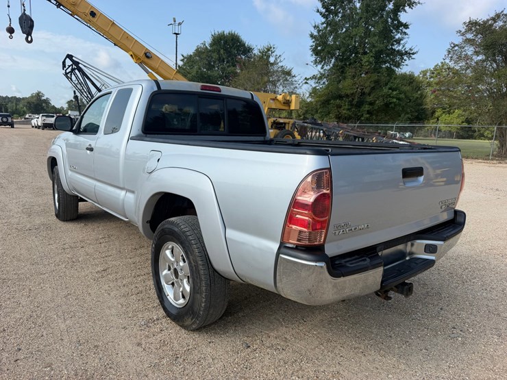 2005-toyota-tacoma-image-3