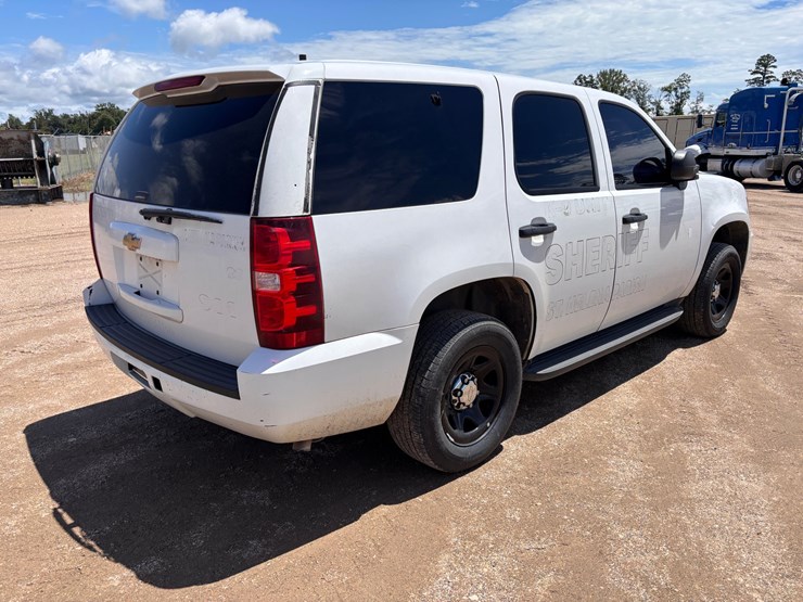 2011-chevrolet-tahoe-image-4