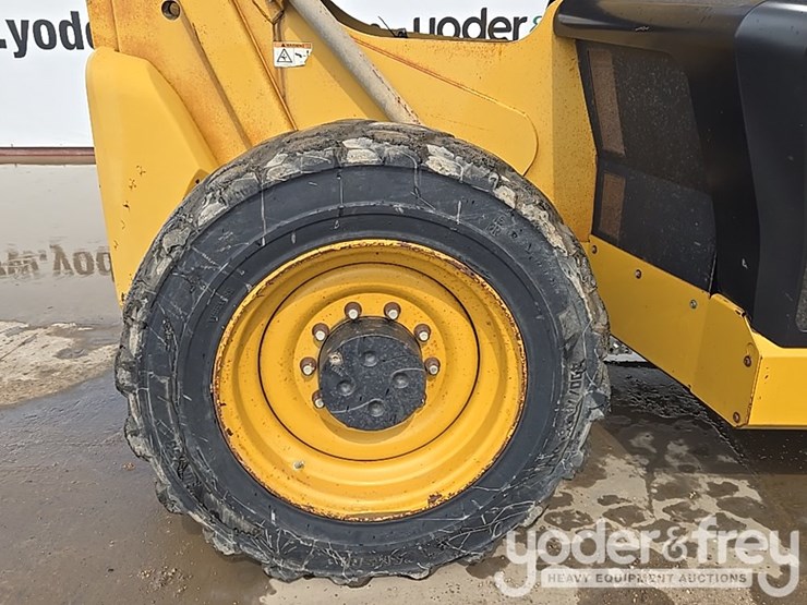 2015-caterpillar-tl1055d-image-12