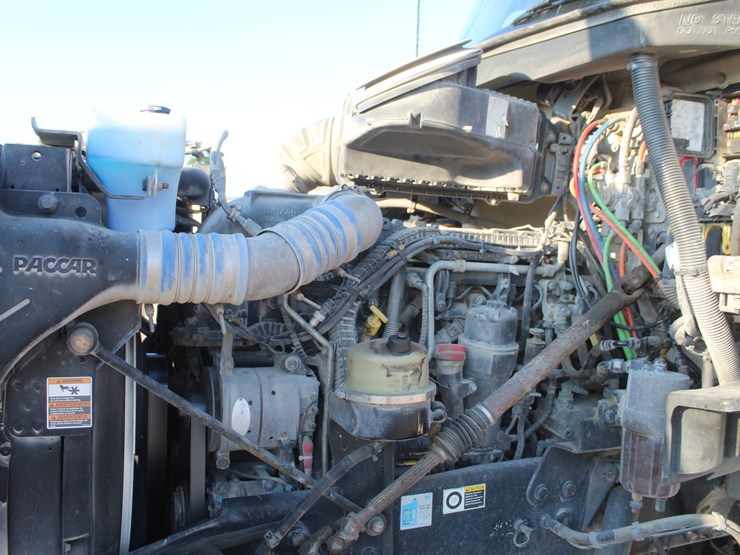 2015-kenworth-t880-image-17