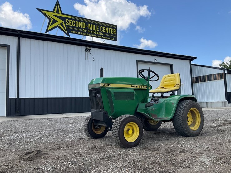 john-deere-200-image-1
