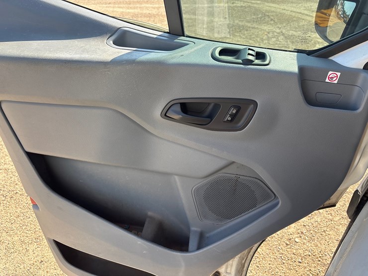 2019-ford-transit-image-11
