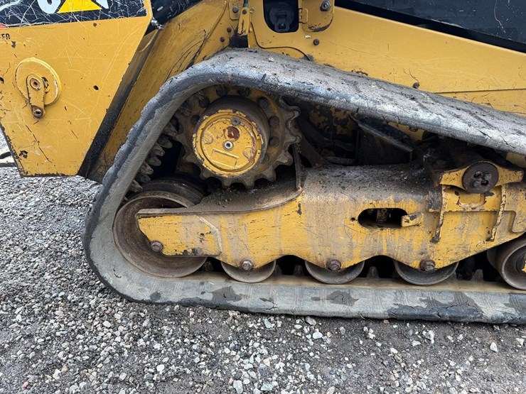 2016-caterpillar-259d-image-14