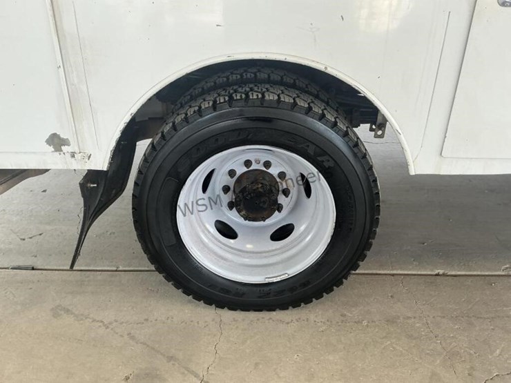 2015-ford-f550-image-8