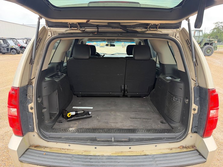 2011-chevrolet-tahoe-image-9