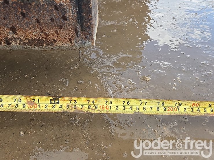 2015-caterpillar-tl1055d-image-15