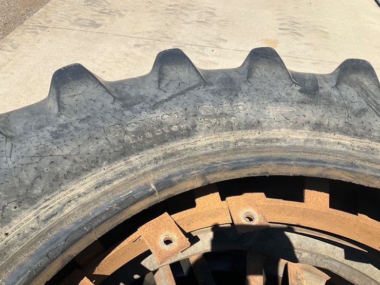 john-deere-4010-image-6