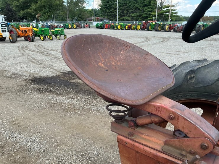 1958-case-ih-farmall-60-image-16