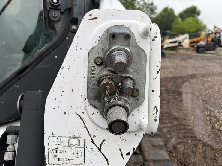 2014-bobcat-t590-image-11