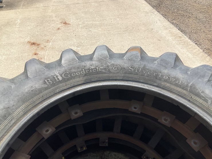 john-deere-4010-image-4
