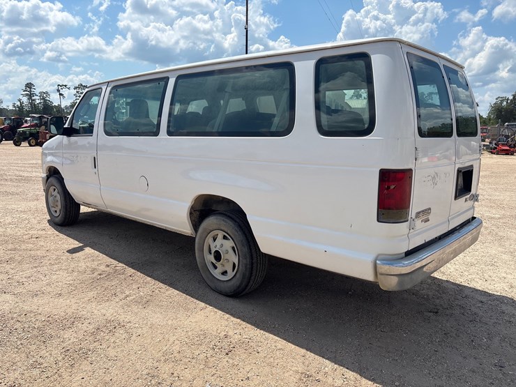 2011-ford-e350-image-4