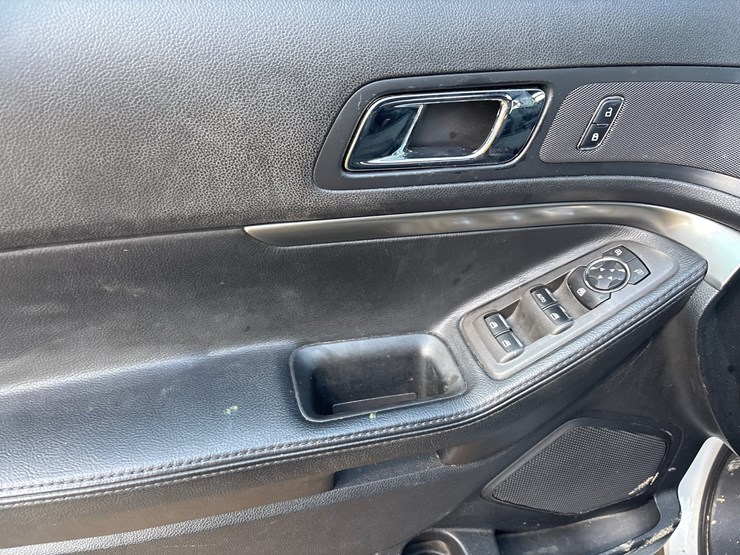 2013-ford-explorer-image-9