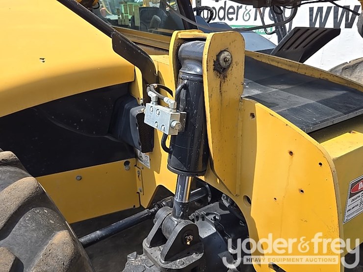 2016-caterpillar-tl943d-image-23