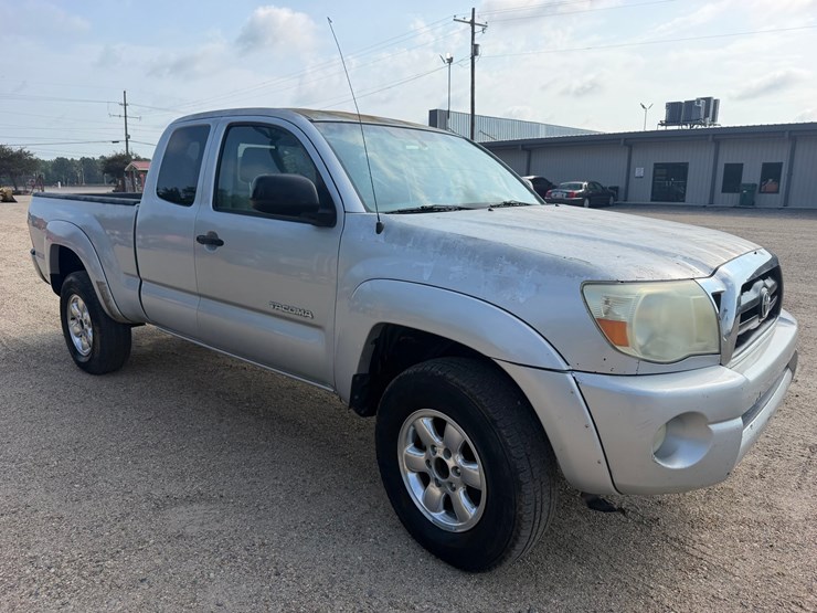 2005-toyota-tacoma-image-2