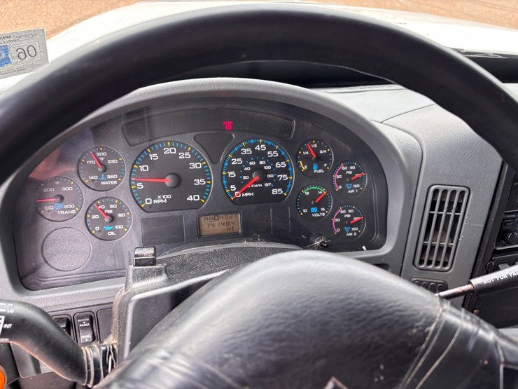 international-7400-image-15