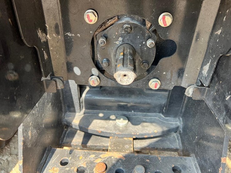 2022-mahindra-5155-image-8