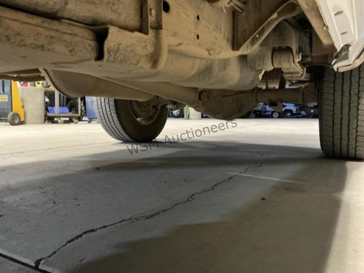 2016-dodge-3500-image-26