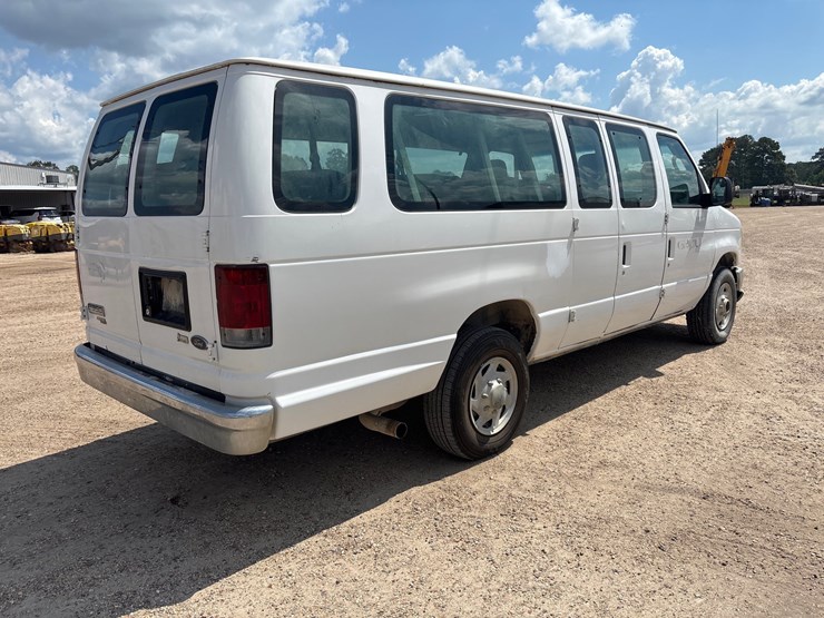 2011-ford-e350-image-3