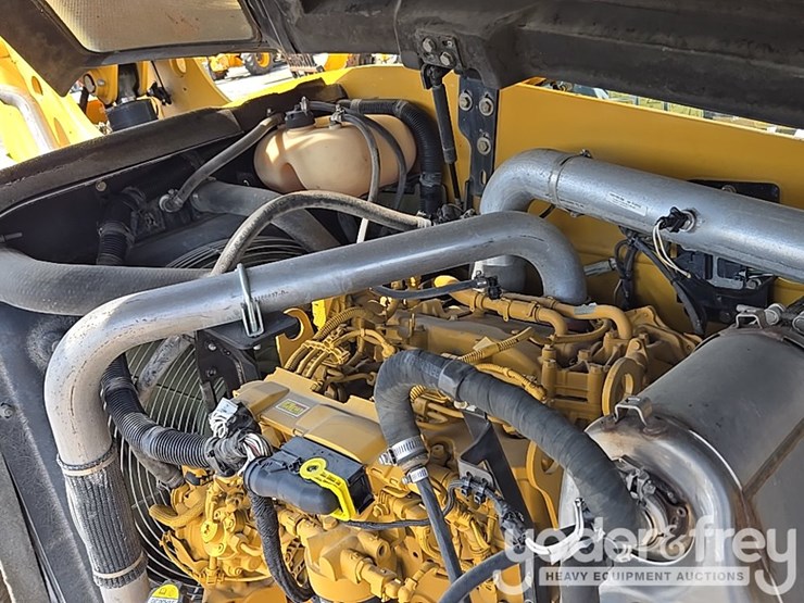 2016-caterpillar-tl943d-image-29