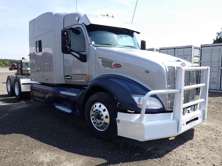 2015-peterbilt-579-image-3