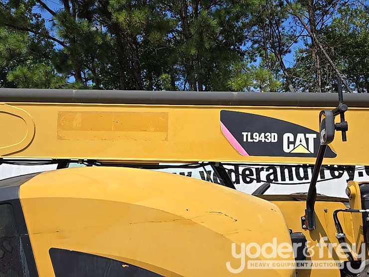 2016-caterpillar-tl943d-image-21