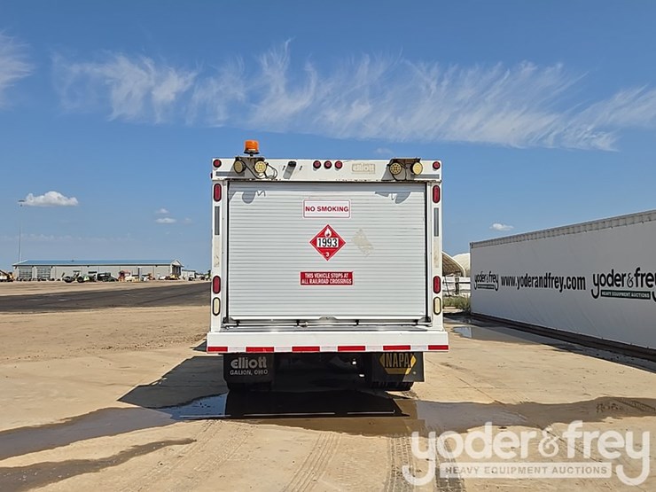 2012-peterbilt-348-image-1