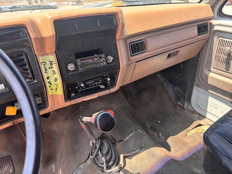 #142-•-1984-ford-image-15