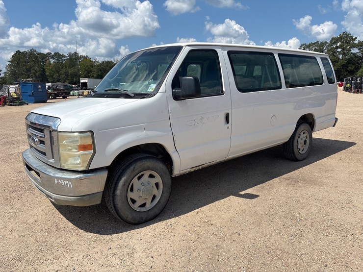 2011-ford-e350-image-1