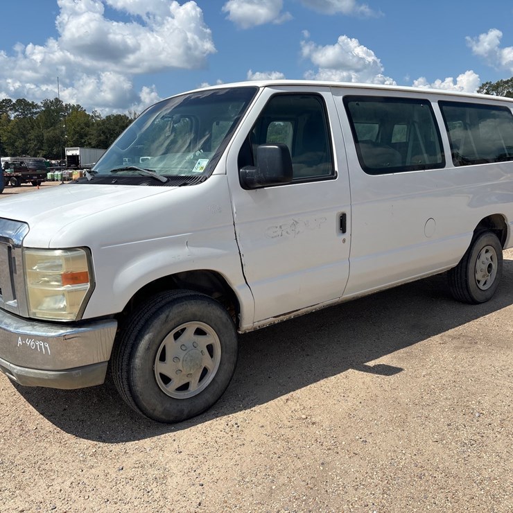 2011 FORD E350