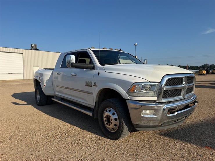 2014-dodge-ram-3500-image-2