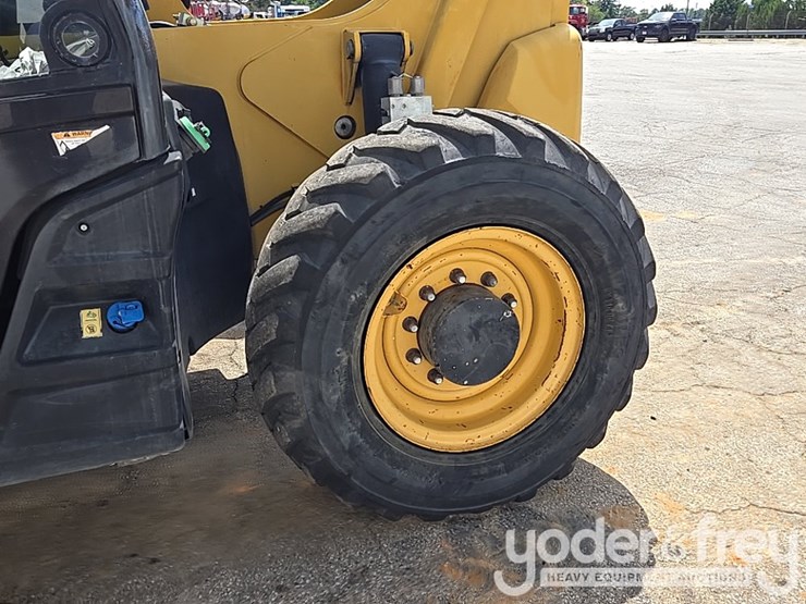 2016-caterpillar-tl943d-image-10