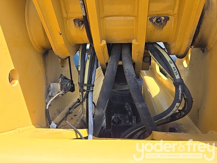 2016-caterpillar-tl943d-image-31