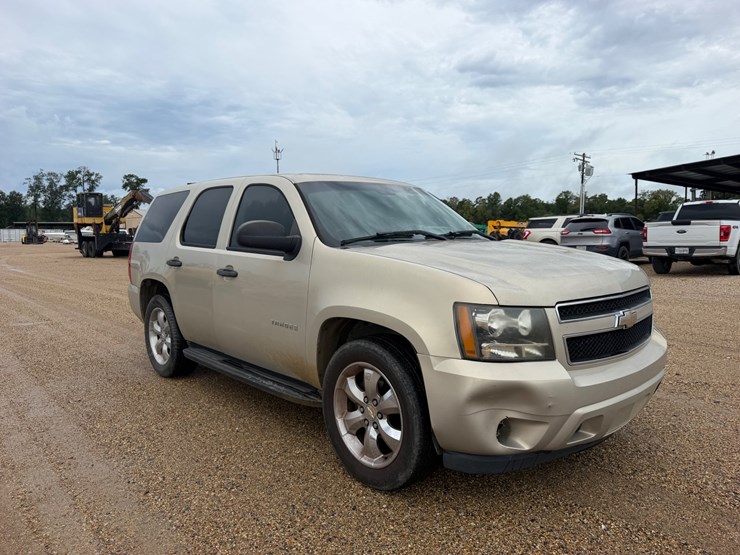 2011-chevrolet-tahoe-image-2