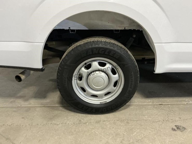 2020-ford-f150-image-8