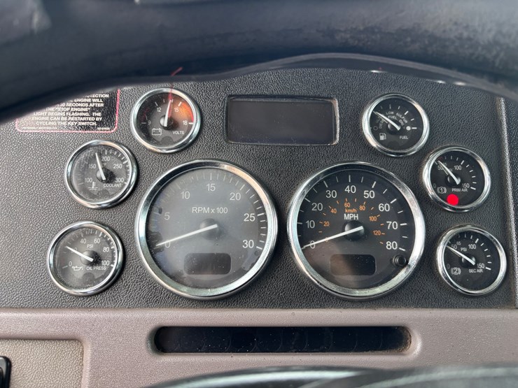 2010-peterbilt-386-image-19