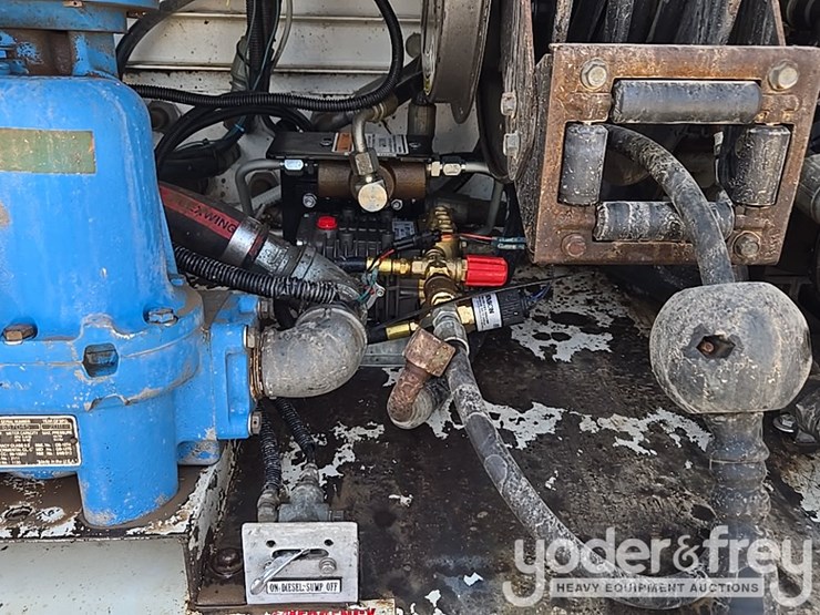 2012-peterbilt-348-image-51