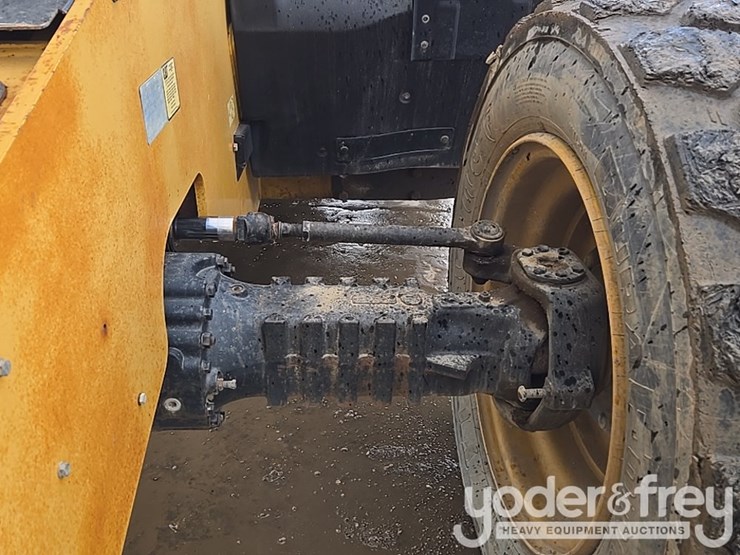2015-caterpillar-tl1055d-image-18