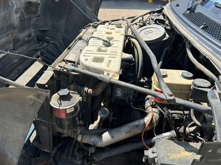 2001-ford-f650-image-16