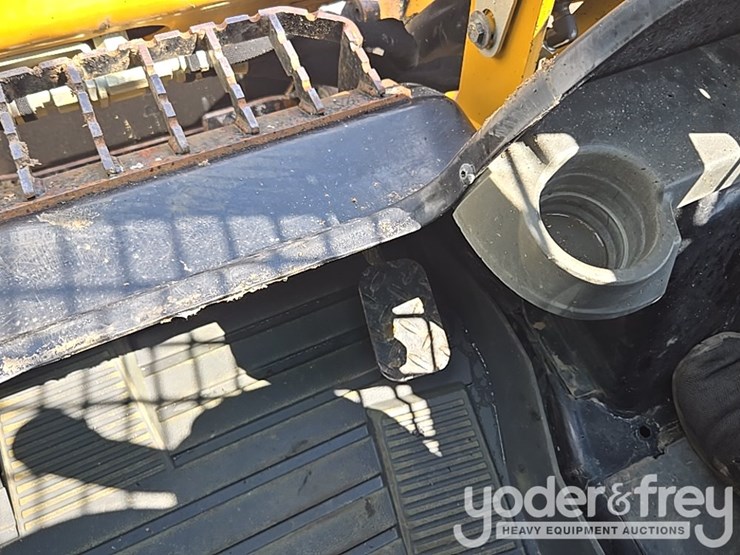 2022-caterpillar-259d3-image-31