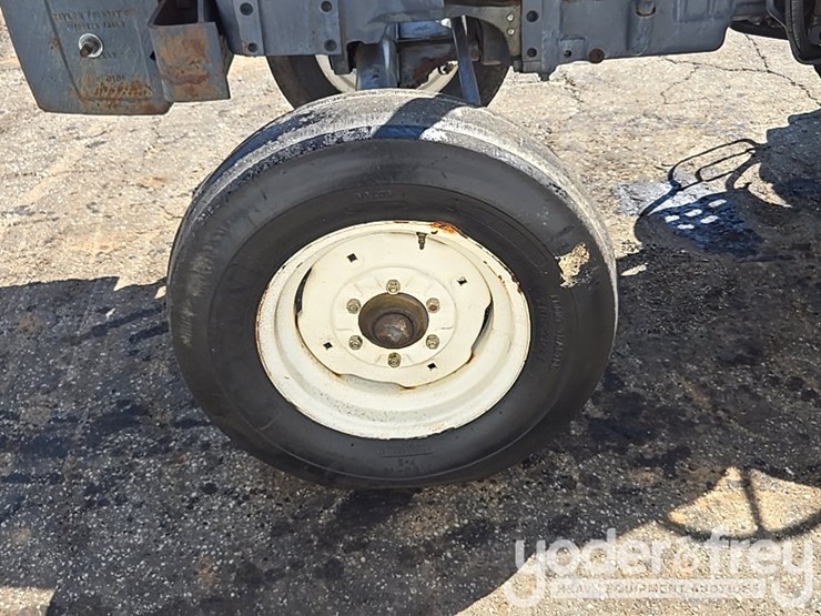 new-holland-tn70-image-9
